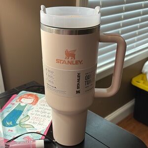 Stanley Quencher Tumbler - Light Tan